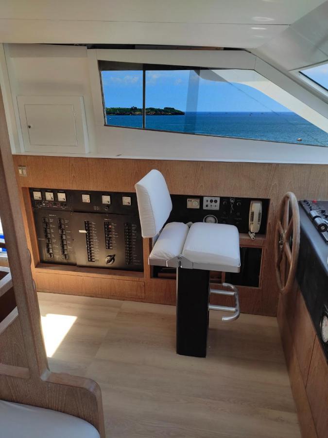 מלון ארבאטקס Boat & Breakfast Lucretia, Luxury Yacht מראה חיצוני תמונה