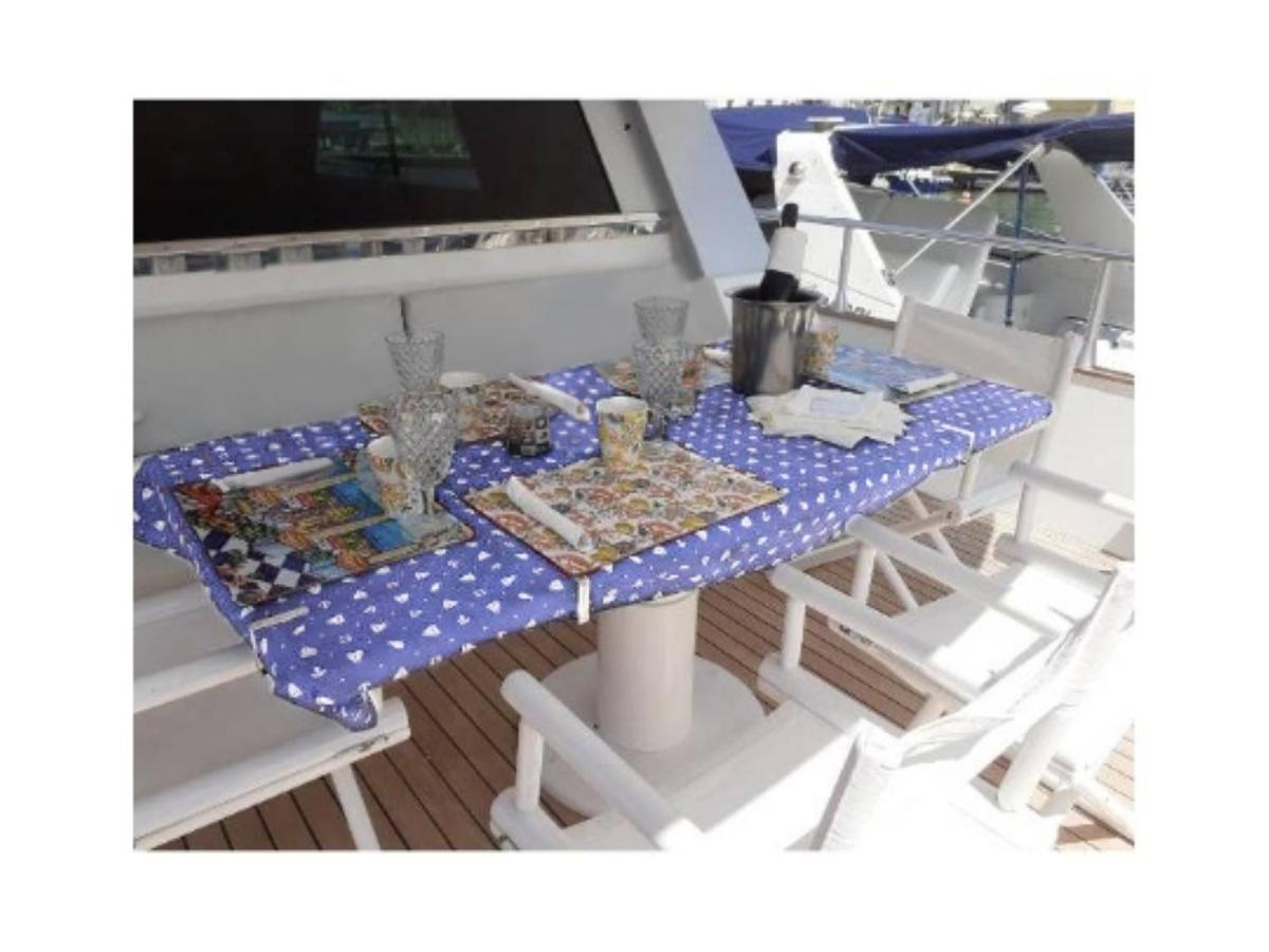 מלון ארבאטקס Boat & Breakfast Lucretia, Luxury Yacht מראה חיצוני תמונה