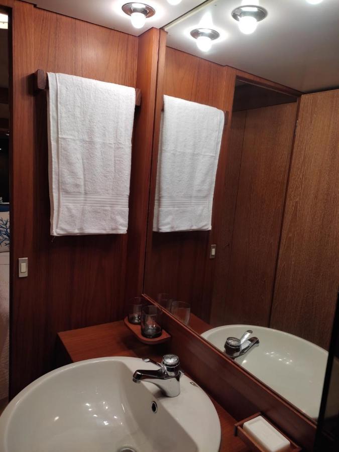 מלון ארבאטקס Boat & Breakfast Lucretia, Luxury Yacht מראה חיצוני תמונה