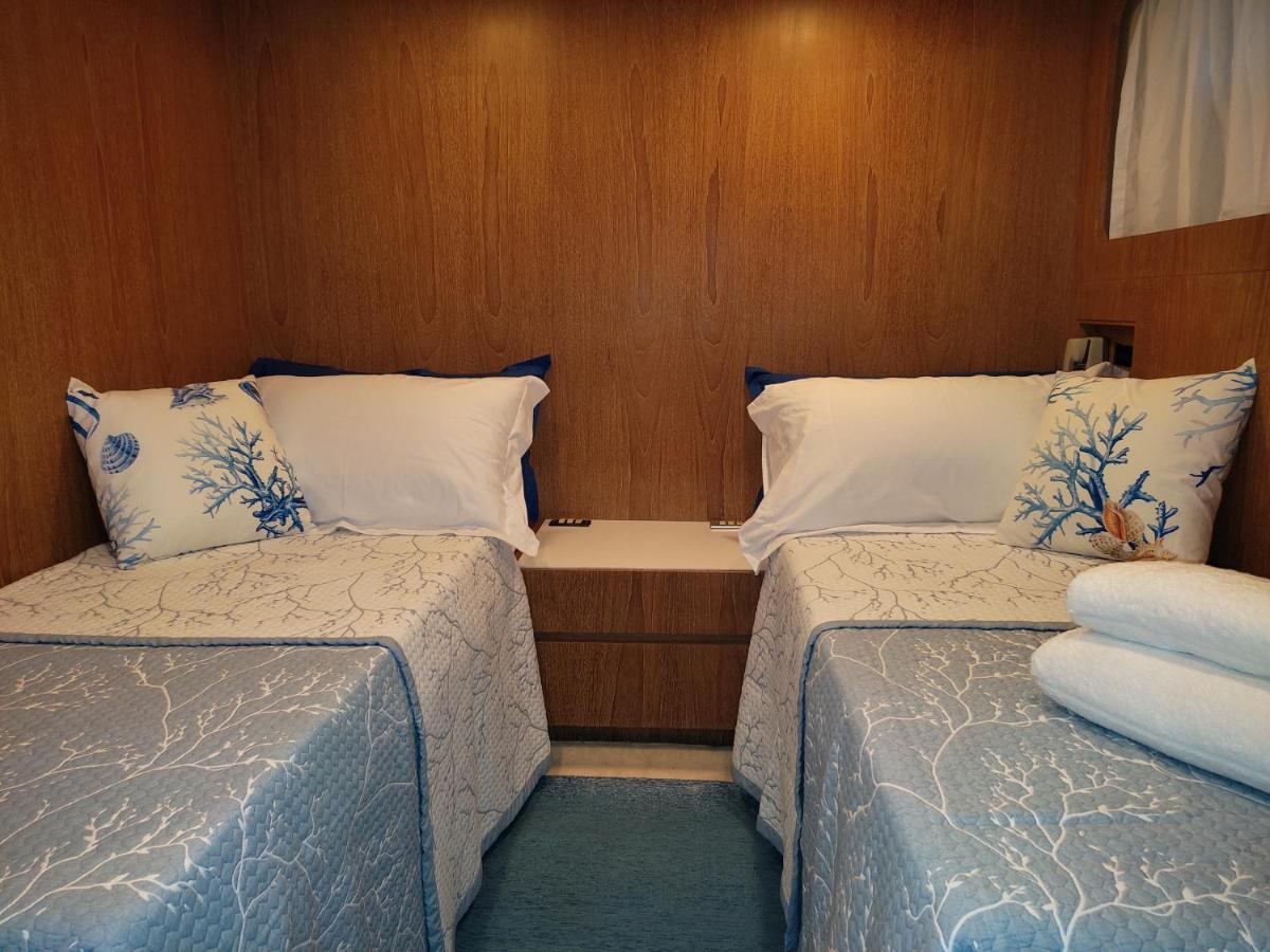 מלון ארבאטקס Boat & Breakfast Lucretia, Luxury Yacht מראה חיצוני תמונה