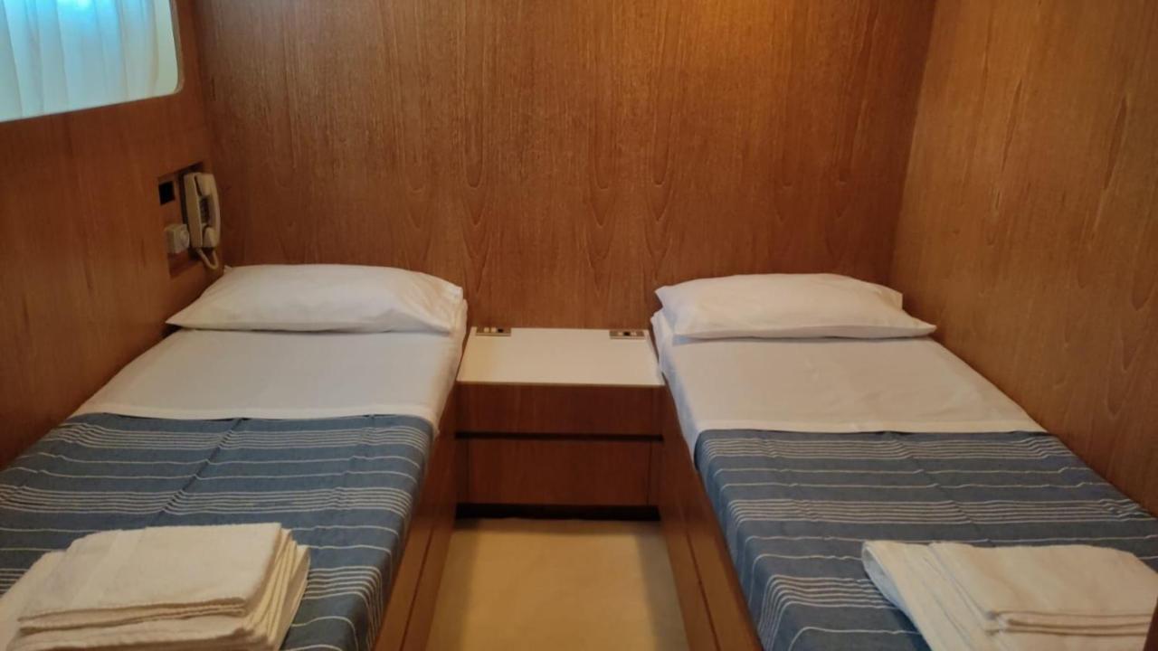 מלון ארבאטקס Boat & Breakfast Lucretia, Luxury Yacht מראה חיצוני תמונה