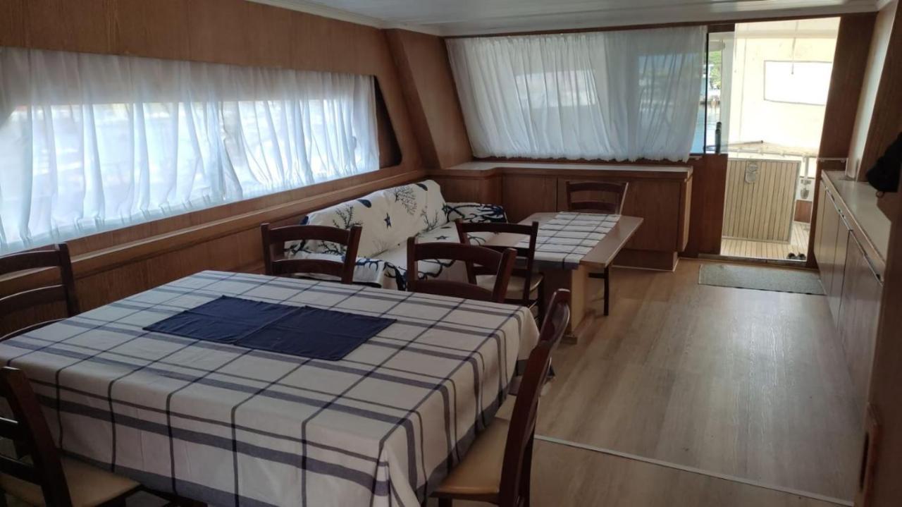מלון ארבאטקס Boat & Breakfast Lucretia, Luxury Yacht מראה חיצוני תמונה