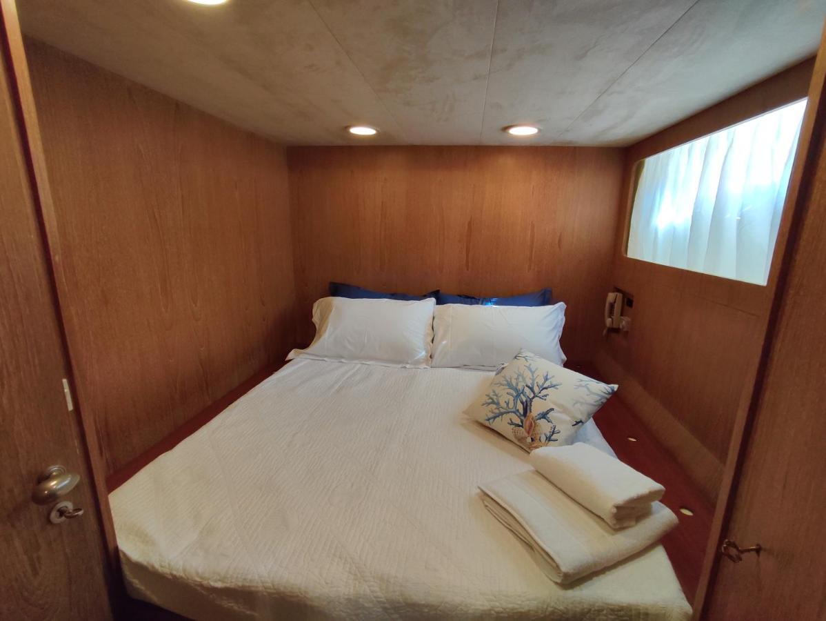 מלון ארבאטקס Boat & Breakfast Lucretia, Luxury Yacht מראה חיצוני תמונה