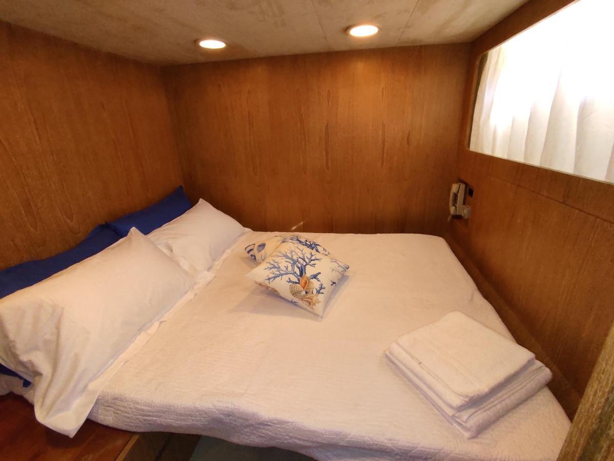 מלון ארבאטקס Boat & Breakfast Lucretia, Luxury Yacht מראה חיצוני תמונה