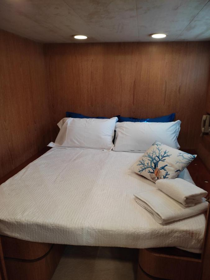 מלון ארבאטקס Boat & Breakfast Lucretia, Luxury Yacht מראה חיצוני תמונה