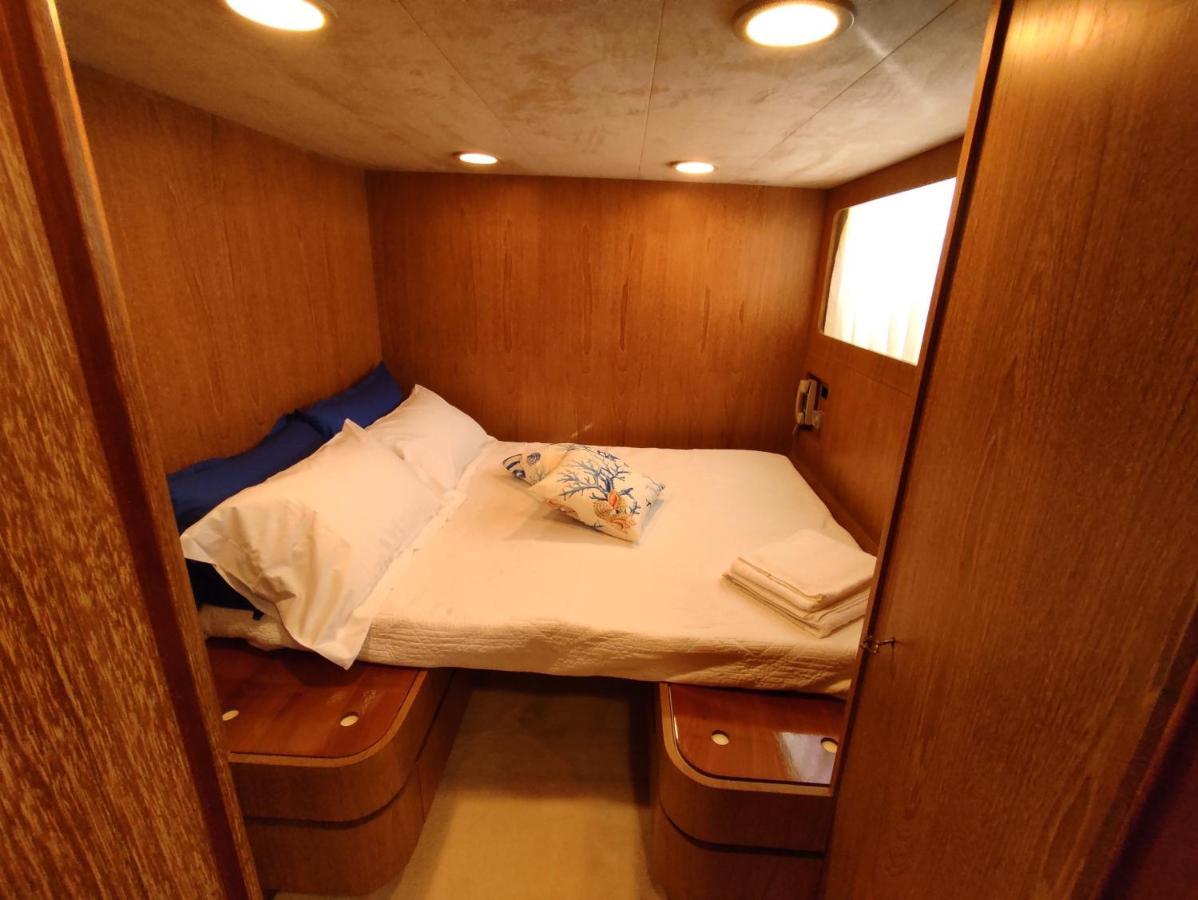 מלון ארבאטקס Boat & Breakfast Lucretia, Luxury Yacht מראה חיצוני תמונה